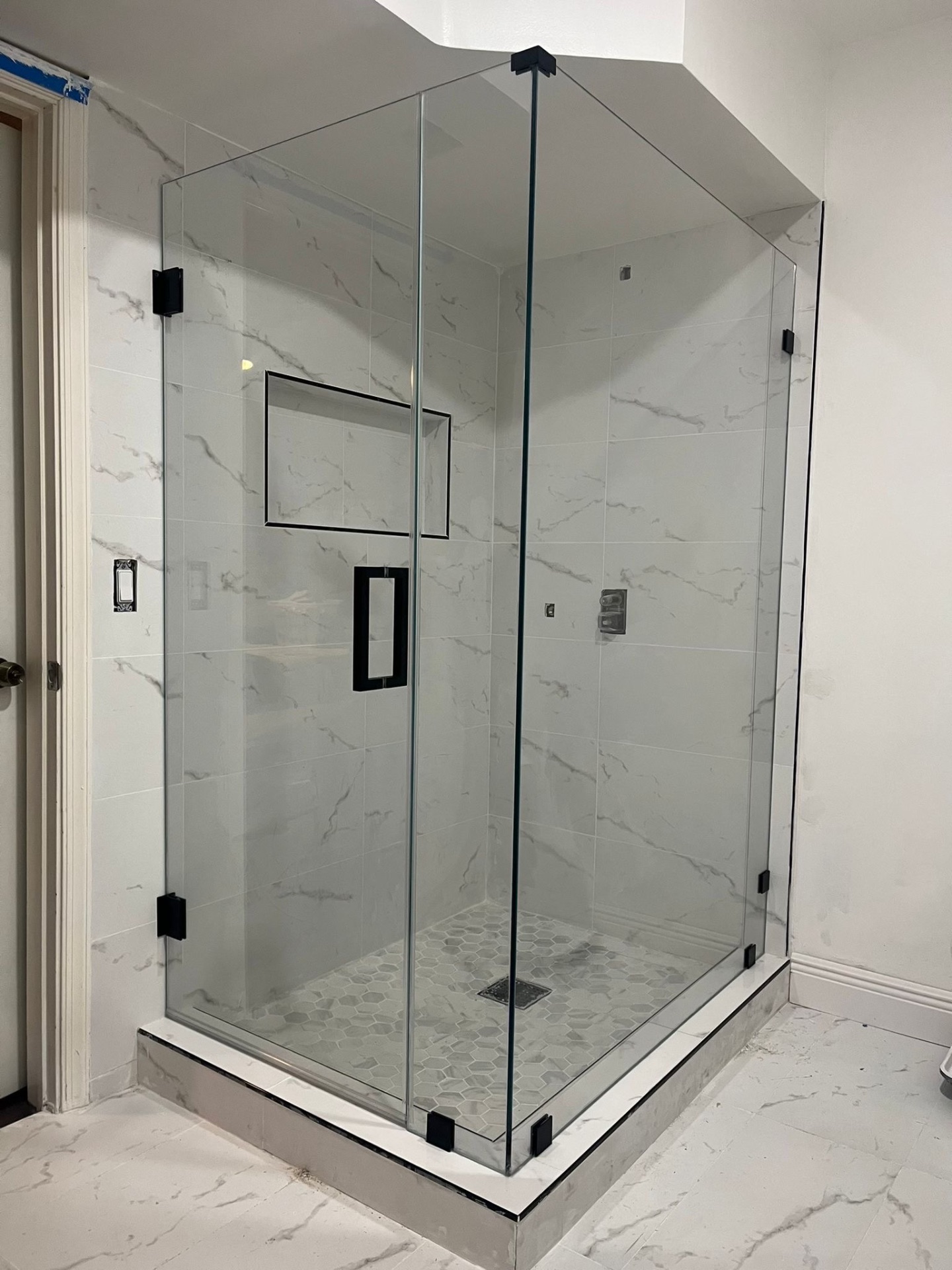 Frameless Corner Door