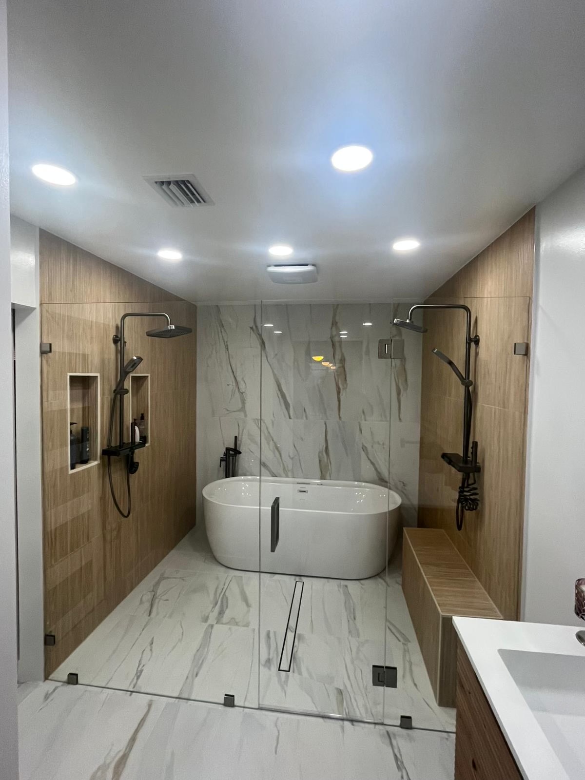 Wet Room with Bathtub