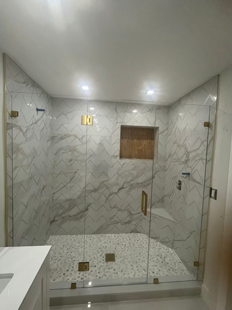 Calacatta Marble Enclosure