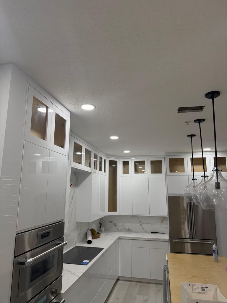 Kitchen & Closets Cabinets